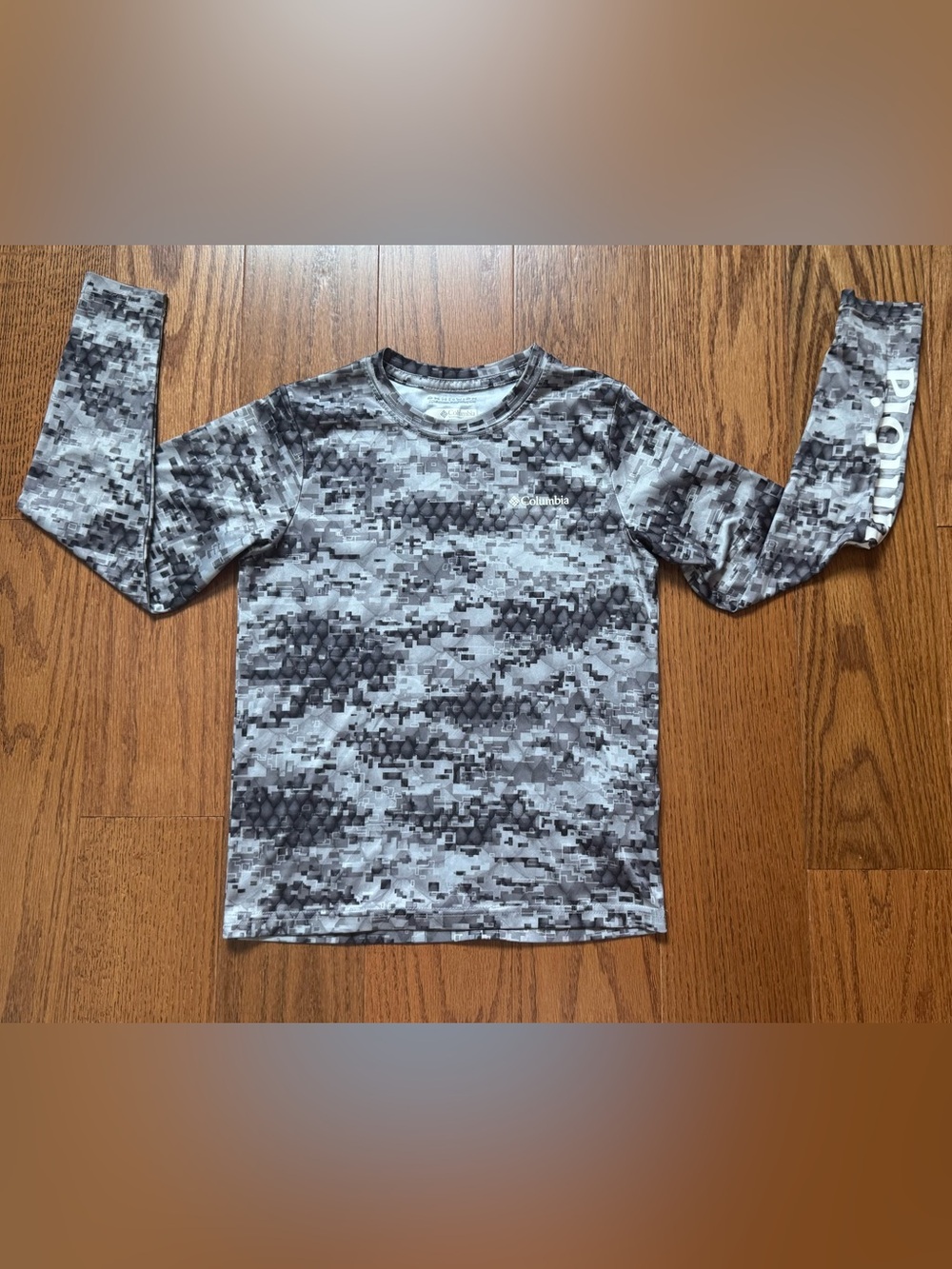 Columbia Omni-Wick Youth Small (8) Digital Camo Long Sleeve Shirt